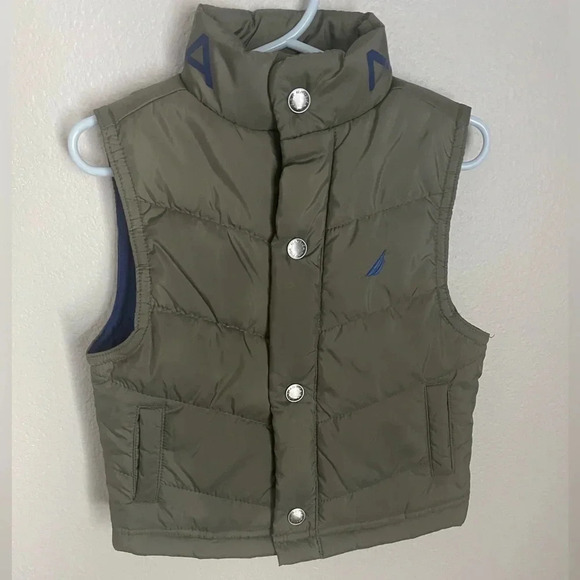Kids Nautica Puffer Vest in Forest Green with a blue interior. Size 24 months - Picture 11 of 13